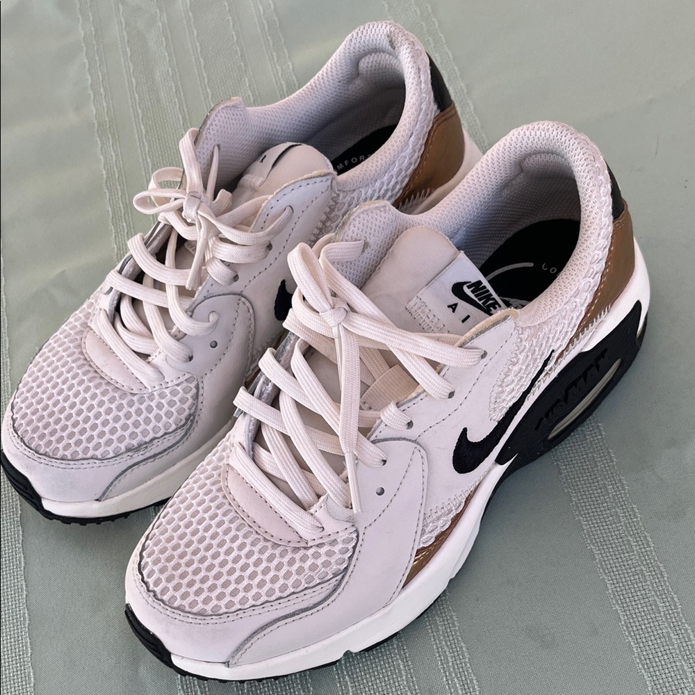 Nike Air Max White, Black & Tan Running Shoes